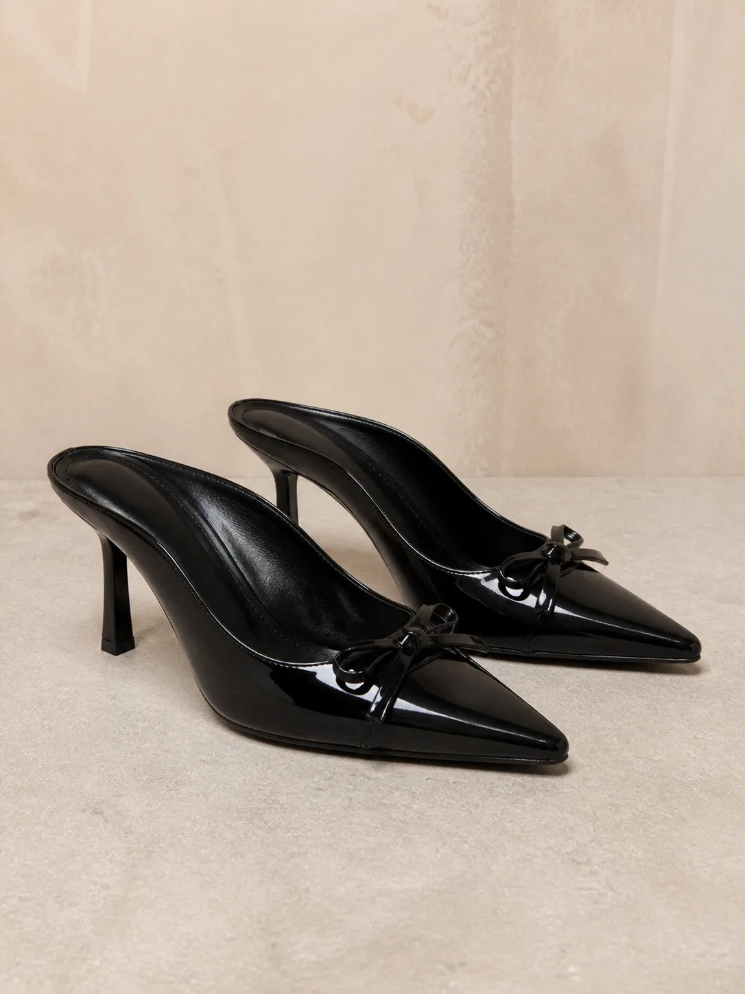 BLACK PATENT BOW POINTED MULES PRODUCT148
