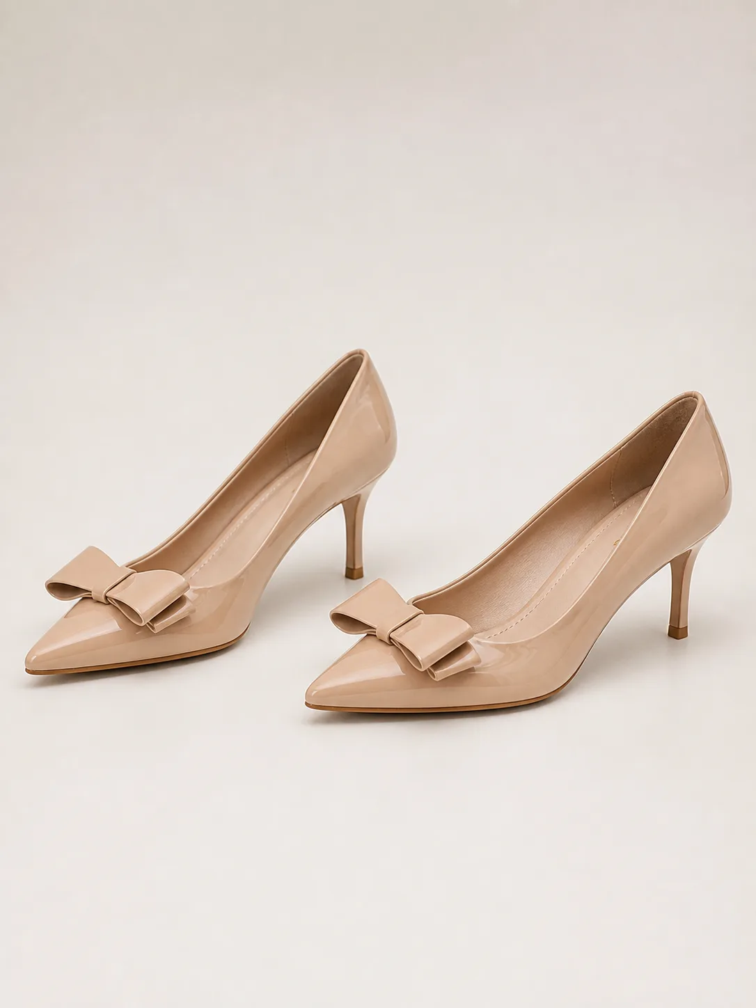 NUDE PATENT BOW POINTED PUMPS PRODUCT51