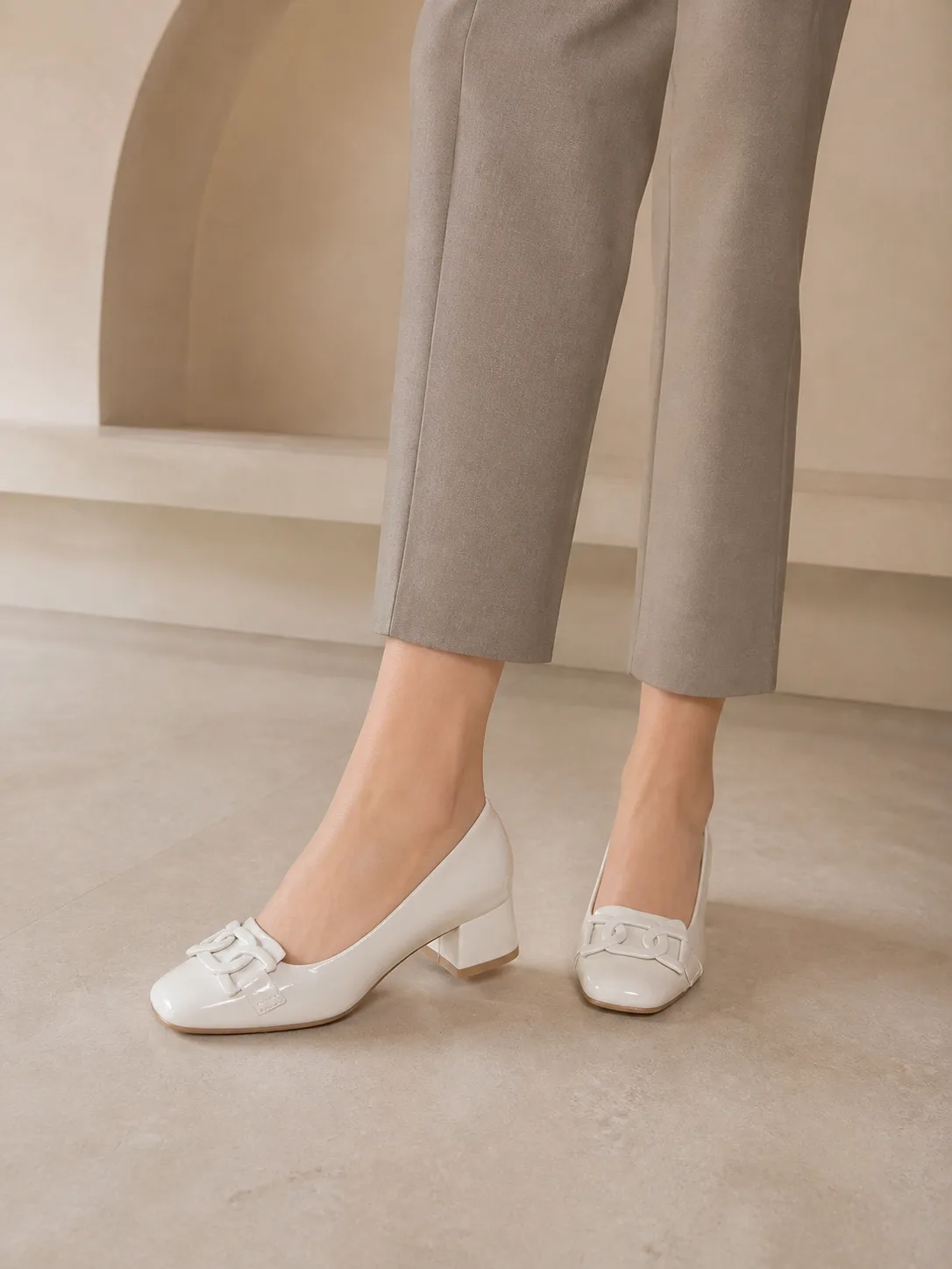 IVORY PATENT CHAIN LINK BLOCK HEEL PUMPS PRODUCT184 — photo 1