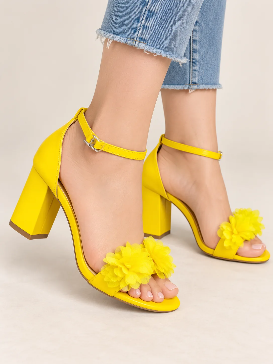YELLOW PATENT FLOWER BLOCK HEELS 4132