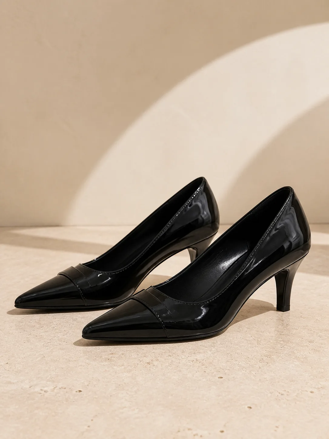 BLACK PATENT TOE CAP KITTEN COURTS PRODUCT271
