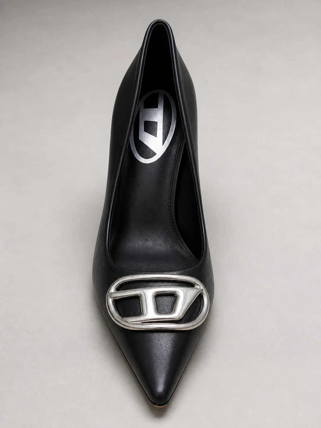BLACK SILVER OVAL PLAQUE POINTED PUMPS PRODUCT162B