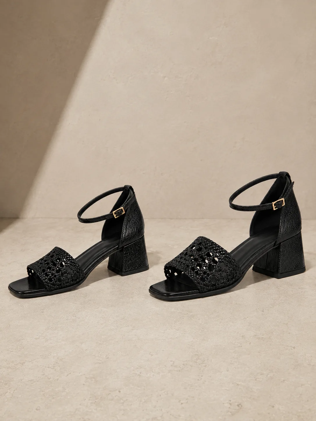 BLACK BASKET WEAVE BLOCK HEEL SANDALS PRODUCT345