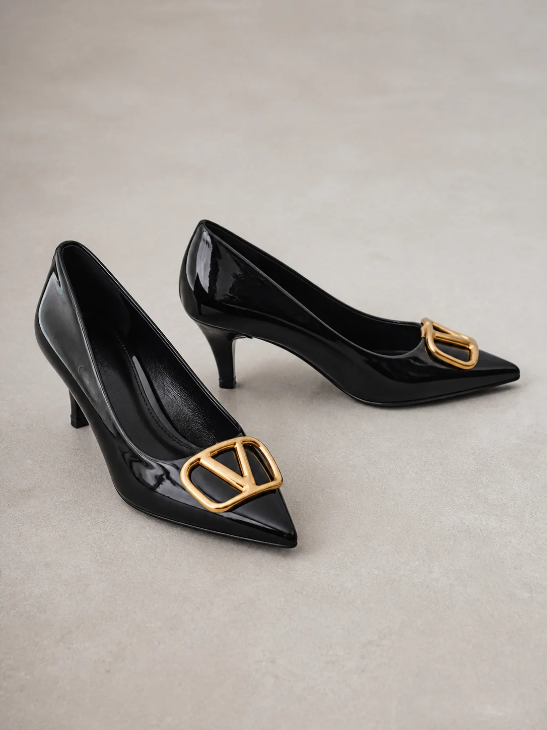 BLACK PATENT GOLD V BUCKLE KITTEN PUMPS PRODUCT136