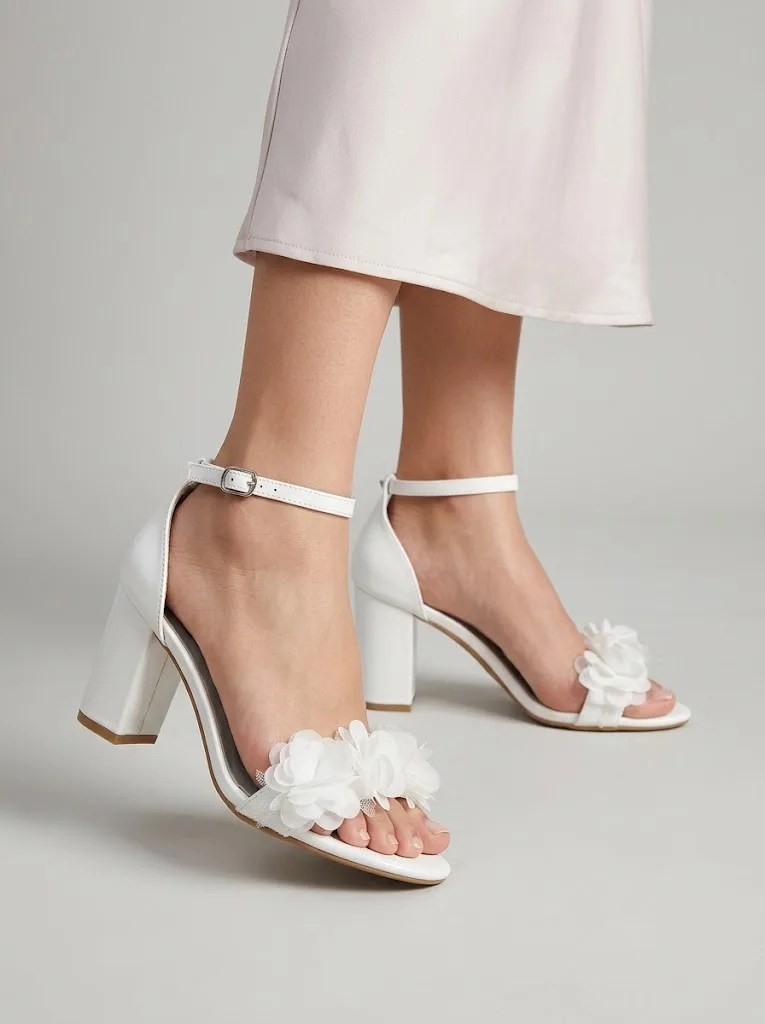 WHITE FLOWER BLOCK HEEL SANDALS 401