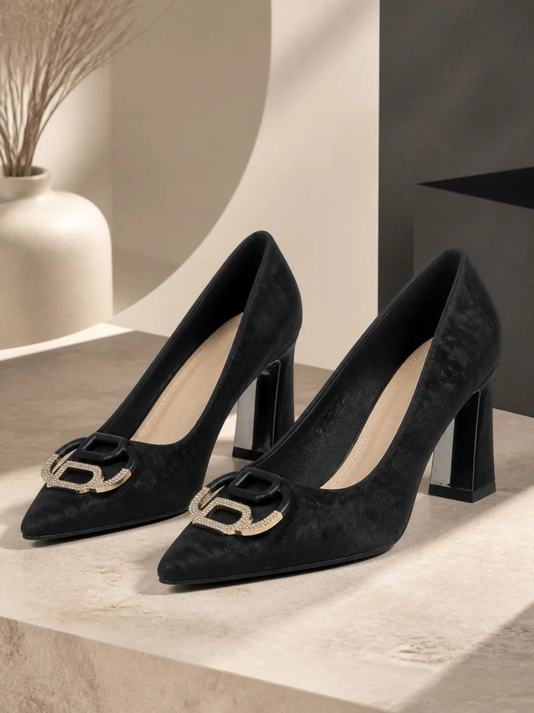BLACK VELVET GOLD ORNAMENT BLOCK HEELS PRODUCT156