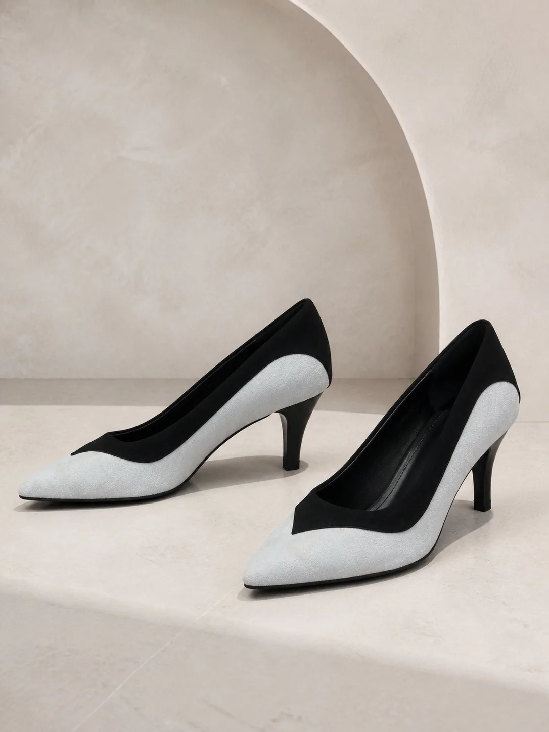 PALE BLUE BLACK TWO TONE KITTEN HEEL PUMPS PRODUCT182